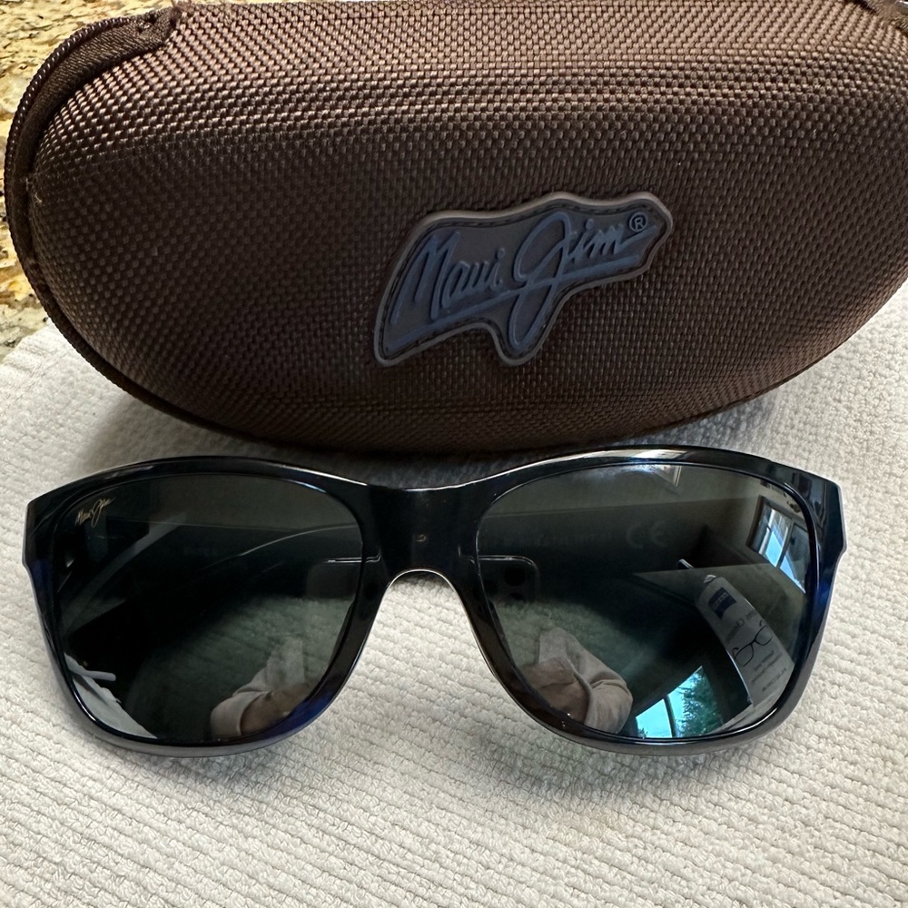 Maui Jim Road Trippers Black with Blue tortoise shell frame